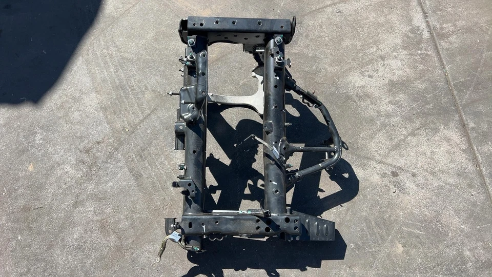 ⭕ 2014 Mercedes-Benz B200 Electric Drive Front Crossmember Subframe Motor Mount Foto 4 de 4