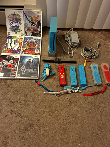 Nintendo Wii Console Bundle w/ 6 Games, 5 Wii Remotes, Sensor Bar, Power Adapter