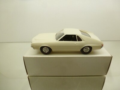 JOHAN MODELS P-4869B 1969 AMX 2dr HARDTOP - WHITE+BLACK 1:25 - GOOD IN BOX