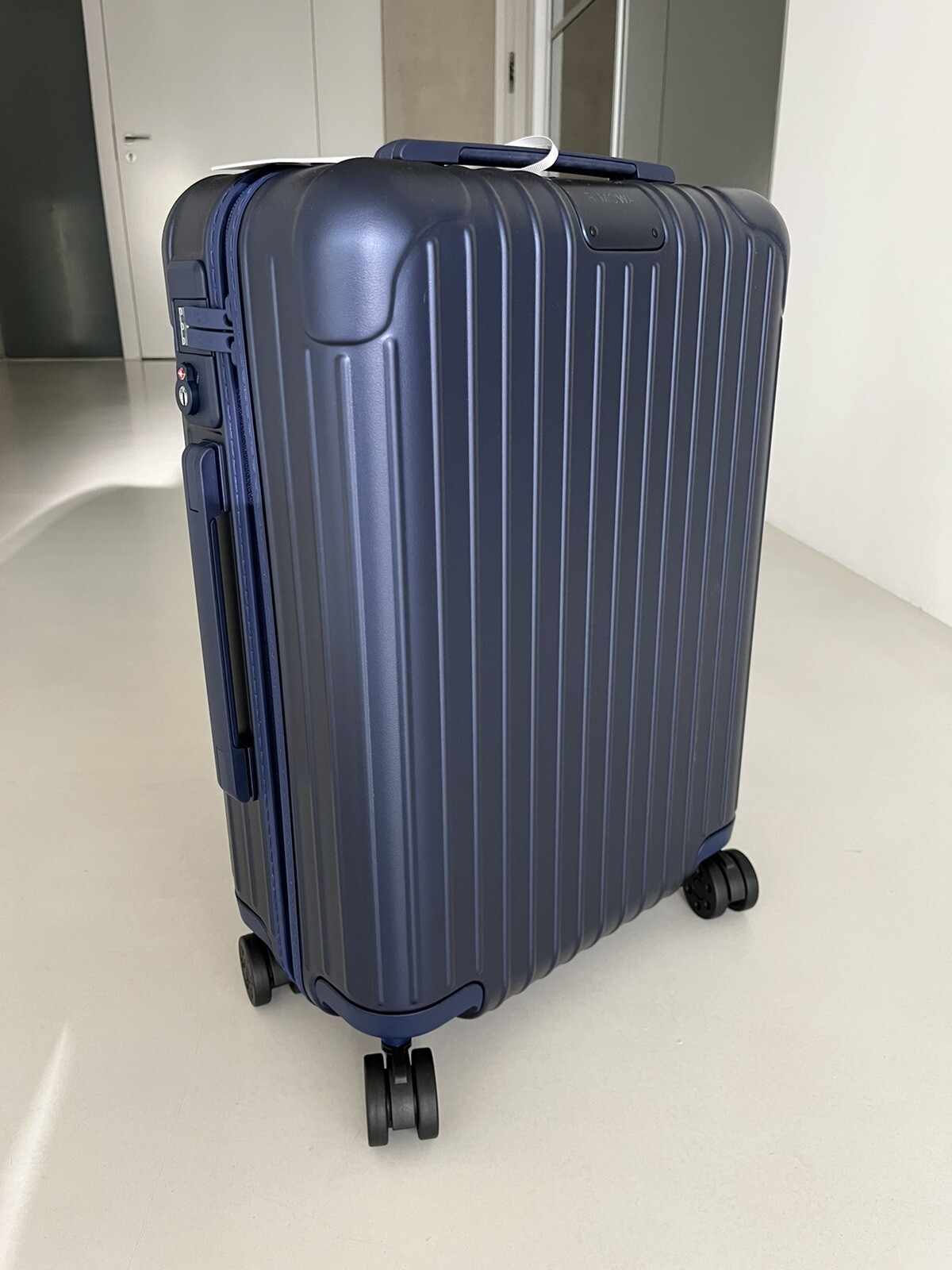 RIMOWA Essential IATA Multiwheel Cabin Trolley NEU in
