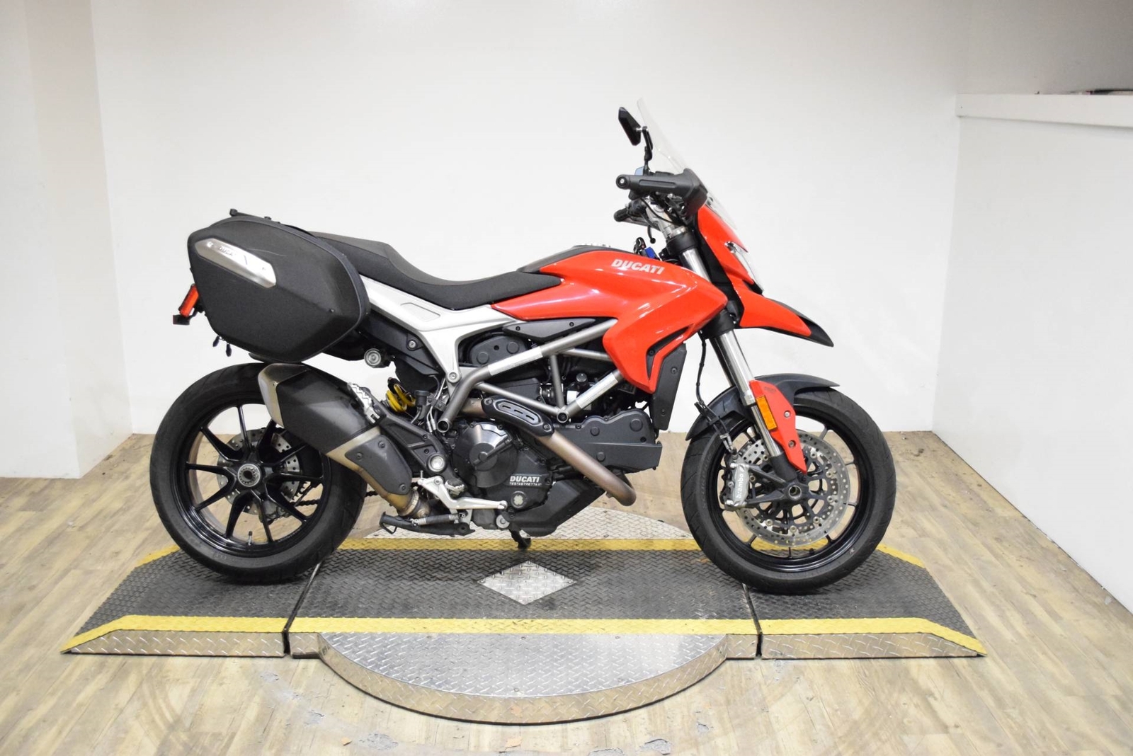 2015 Ducati Hyperstrada  2015 Ducati Hyperstrada