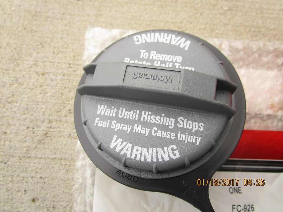 84 - 94 TAMPA DE ENCHIMENTO DO TANQUE DE COMBUSTÍVEL MERCÚRIO TOPÁZIO COM CABO FABRICANTE DE EQUIPAMENTO ORIGINAL NOVO EM FOLHA FC-926 - Imagem 2 de 4