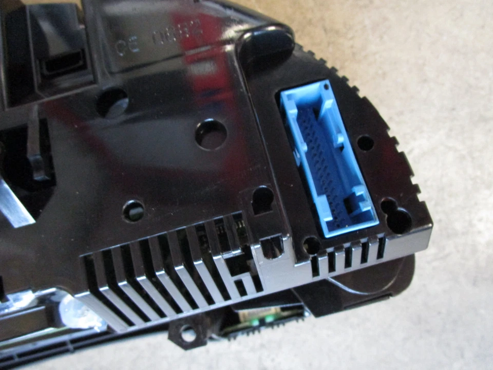 Cuadro de instrumentos color FIS velocímetro A4 S4 B6 8E 4.2 V8 8E0920933AX BOSCH  Foto 4 de 4