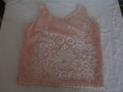 De Paris house of fashion pink beaded sweater, top, vest size L 1950's - Afbeelding 3 van 9