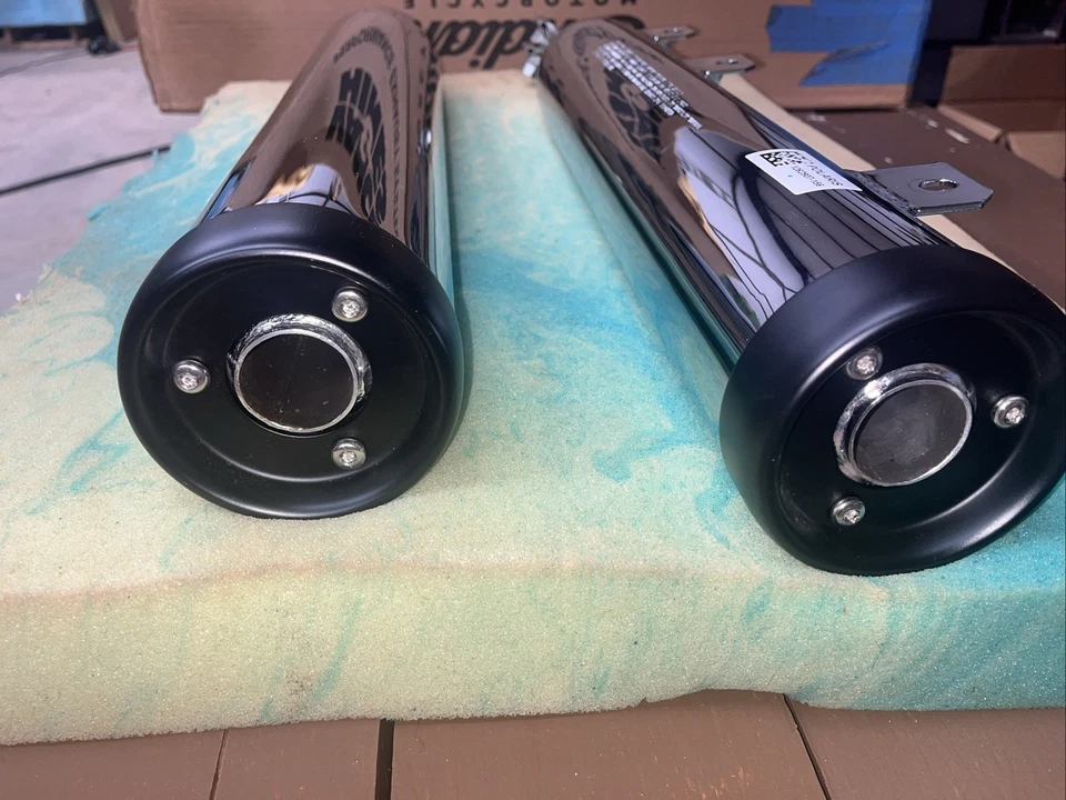 Nuevos silenciadores de escape Indian Scout 2023 sin cordones/retirados en el distribuidor nuevos Foto 2 de 4