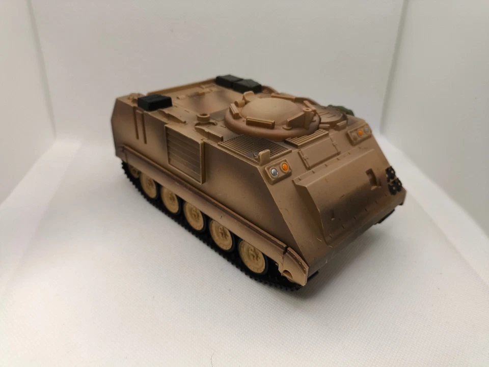 Vehículo de transporte del ejército Blue Box 2005 con paquetes de suministro y escotilla Foto 2 de 4