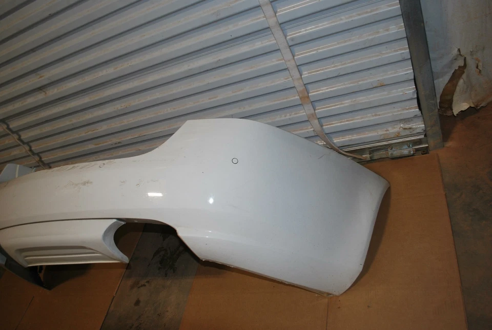 Conjunto de cubierta de parachoques trasero Jaguar XK R 2007-2011 con barra de refuerzo OEM Foto 2 de 4