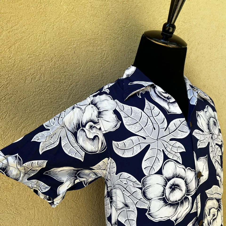 Camisa KILOHANNA 40s 1940’s Vintage Azul Marinho Rayon Havaiana Aloha Floral Luau P - Imagem 2 de 4