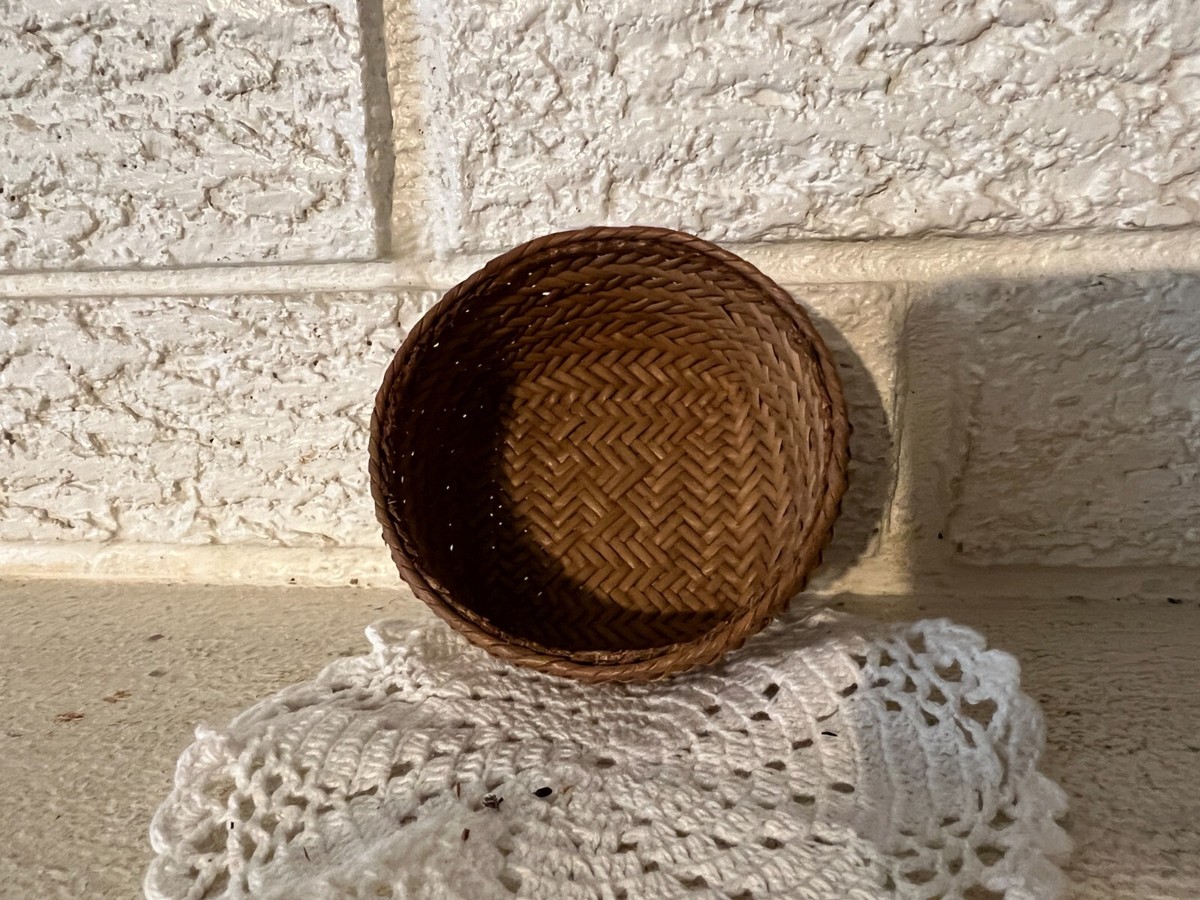 Beautiful VINTAGE Antique Native American Indian Handmade Basket