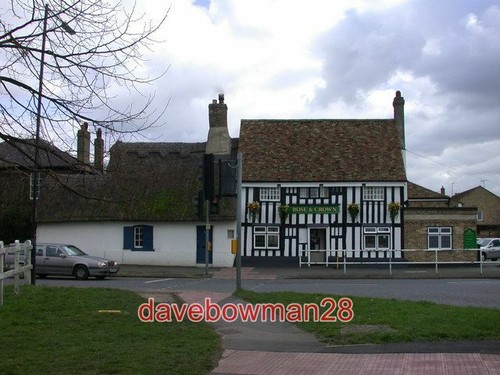 PHOTO THE ROSE & CROWN HISTON THE PUB OPPOSITE THE VILLAGE GREEN AND POND 2007 - 第 1/1 張圖片