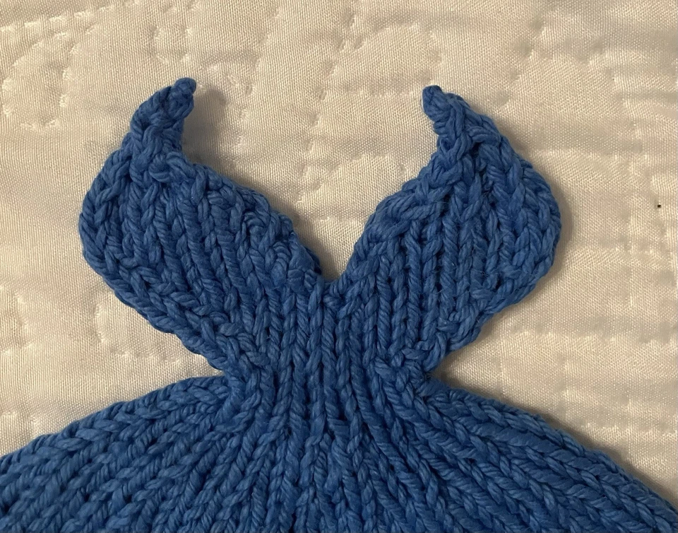 HALLOWEEN - Sombrero de algodón para niños pequeños tejido a mano aletas de ballena/cola de pez - HECHO EN EE. UU. Foto 2 de 4