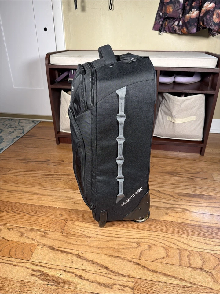 Maleta de equipaje de mano vertical Eagle Creek Tarmac 22" 2 ruedas negra Foto 4 de 4