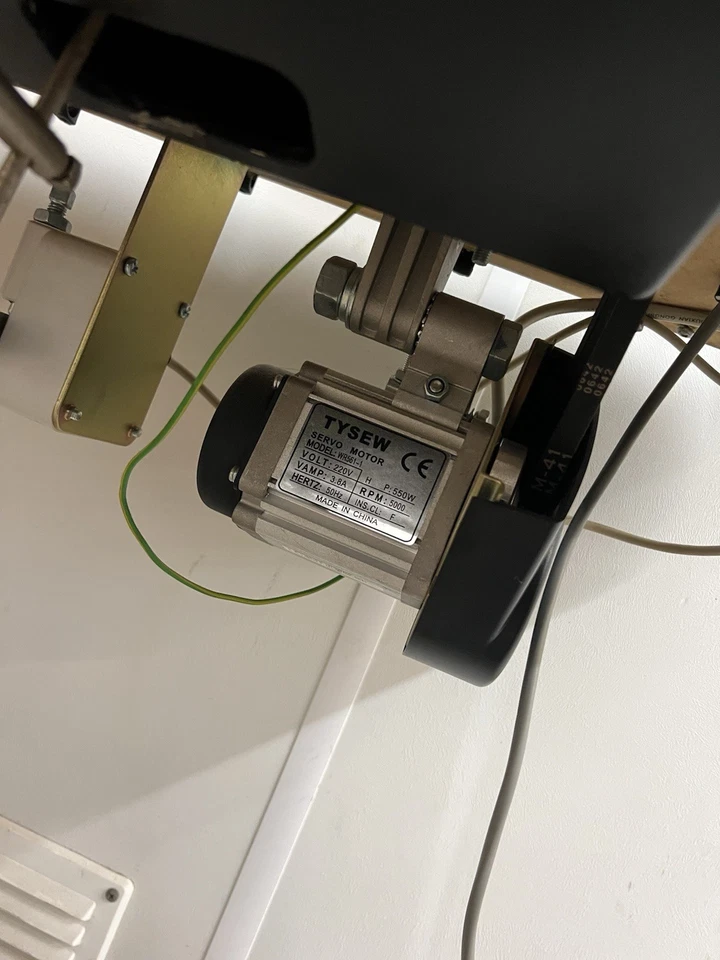 Mitsubishi DU-105 Walking Foot Sewing Machine With Tysew Digital Motor - Image 4 of 4