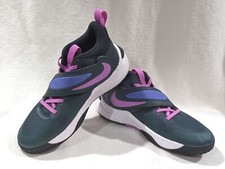 Nike Team Hustle D 11 GS Deep Jungle/Fuchsia Girl's Sneakers - Size 5Y NWB