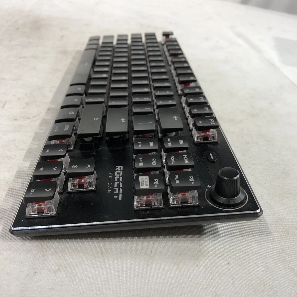 ROCCAT Vulcan Roc-12-272 Black Programmable Keypad Wired Gaming Keyboard - Image 3 of 4