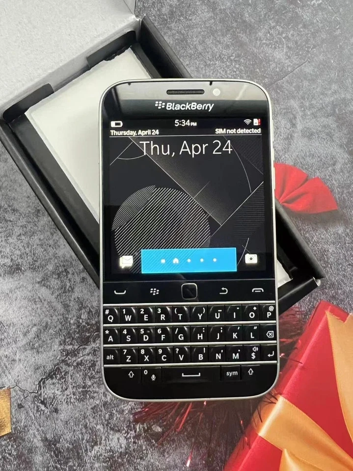 A++ BlackBerry Classic Q20 SQC100-4 16 GB - (Unlocked) 4G Qwerty Keyboard Phone - Image 4 of 4