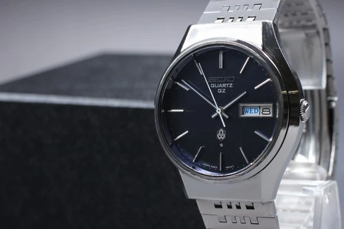 Vintage 1975 Exc+5 Seiko QZ 0923-8010 Day-Date Blue Dial Quartz Mens Watch JAPAN