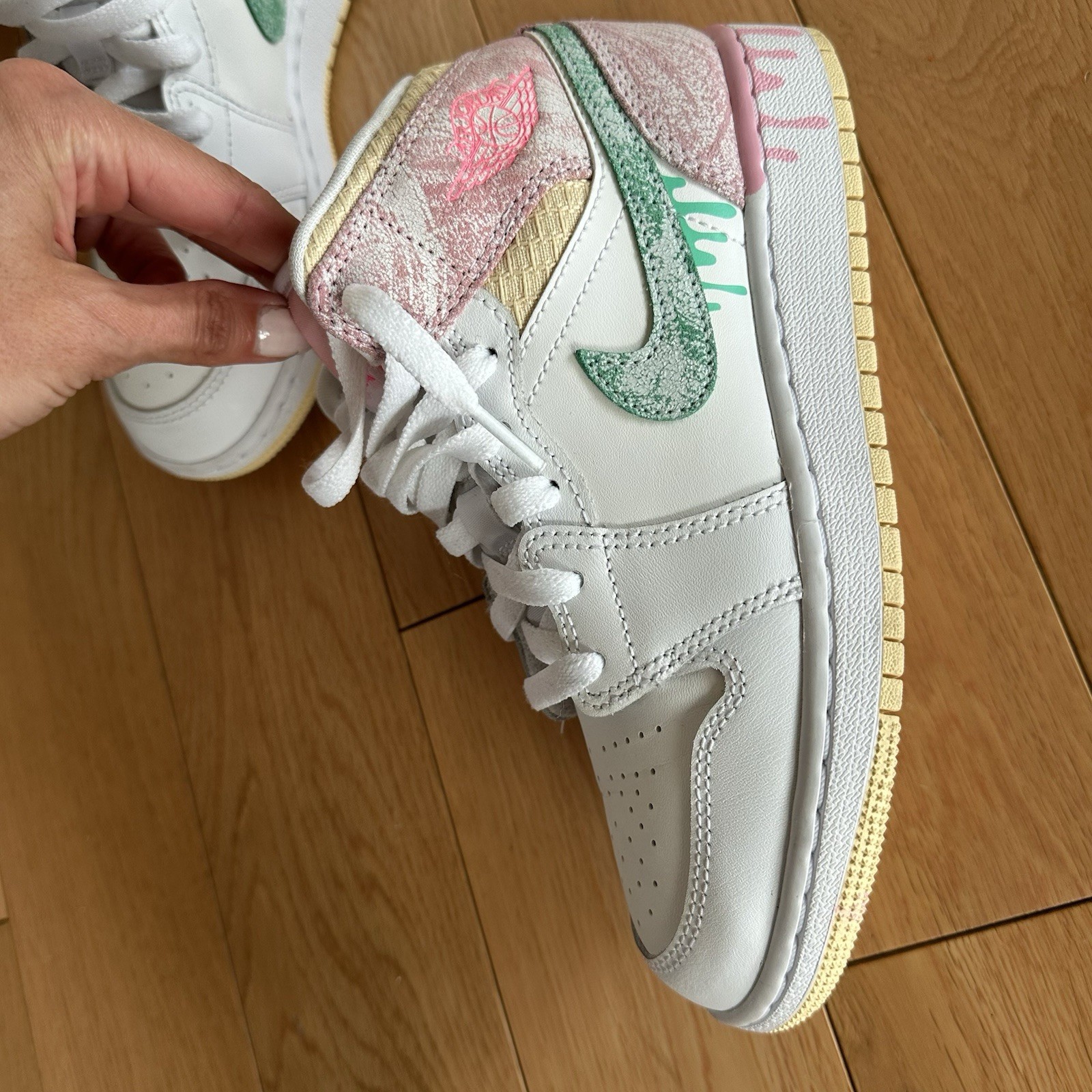 Nike Air Jordan 1 Mid SE Paint Drip GS Size 3.5 Worn Once image 4