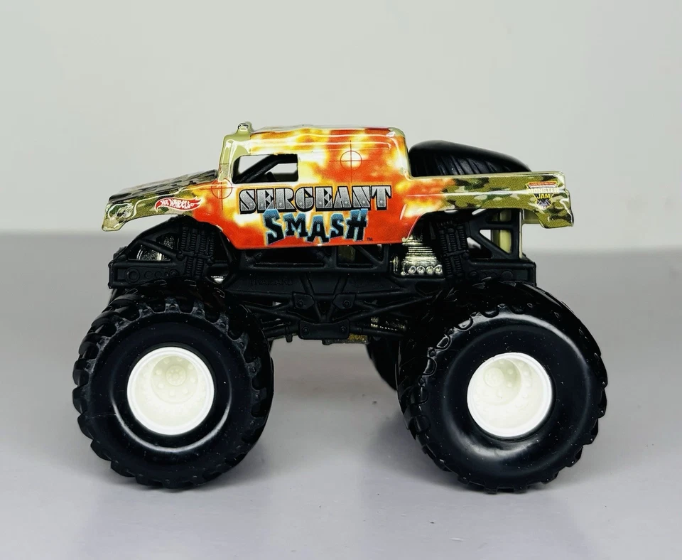Monster Jam escala 1:64 Hot Wheels • Sargent Smash bujes pequeños [sueltos] Foto 3 de 4