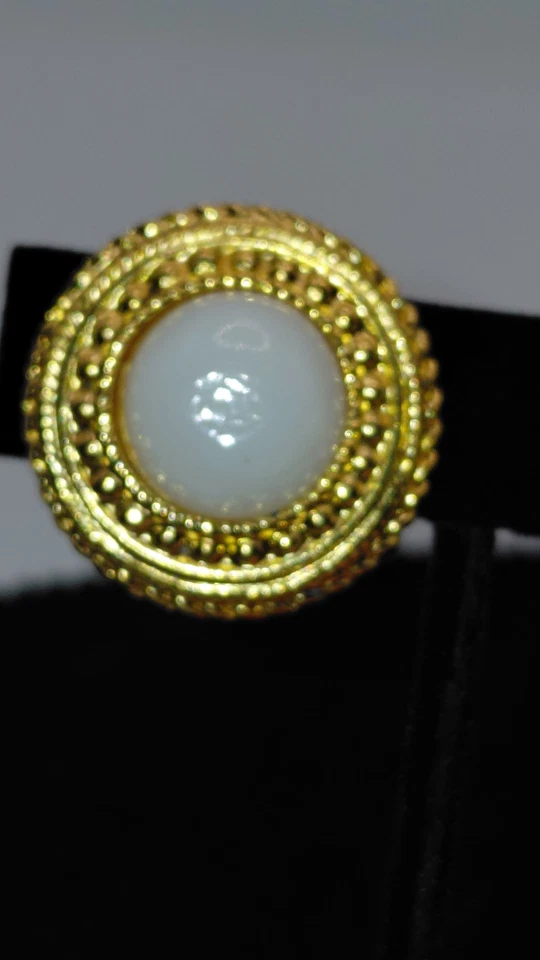 Pendientes Chanel Chapados en Oro Años 80 Gripoix Blanco (Vidrio) Clip On Foto 4 de 4