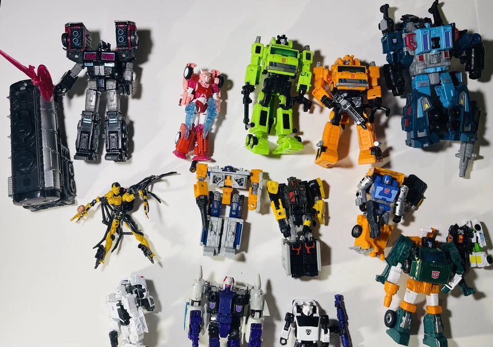 Transformers Huge Lot! Earthrise, Kingdom, Generations Select, Legacy! - Image 4 of 4