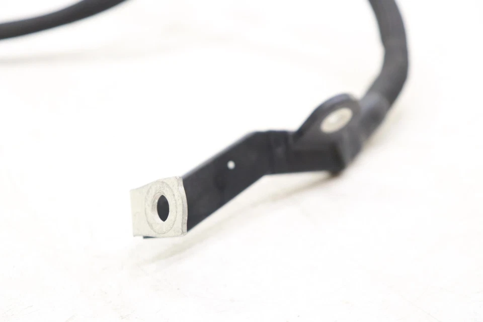 Cable de batería Cadillac XT5 2023 Foto 4 de 4