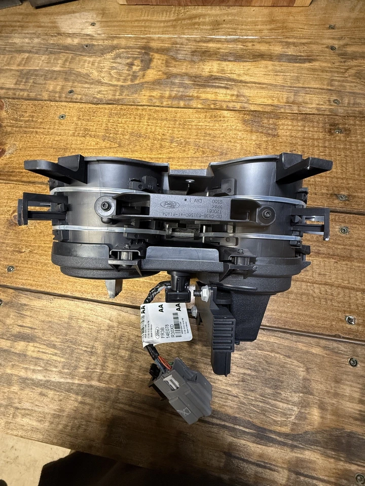 Portavasos Ford Mustang 2015-2023 consola central OEM FR3B63045P28A Foto 3 de 4