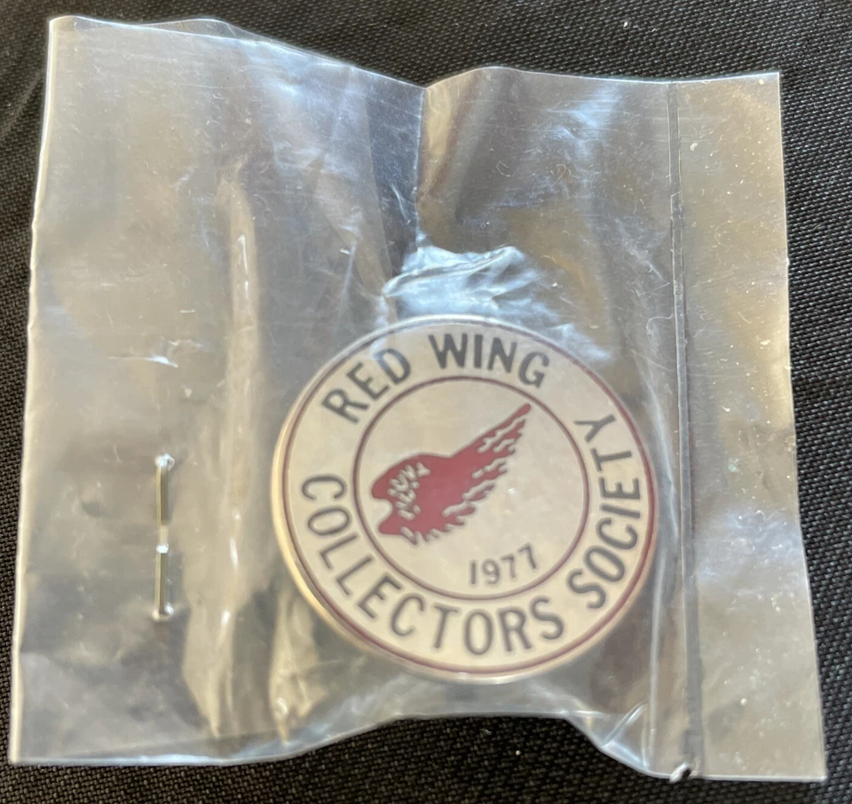RED WING STONEWARE COLLECTORS SOCIETY PIN 1977 CONVENTION FIRST YEAR | FREE S&H - Image 3 of 4