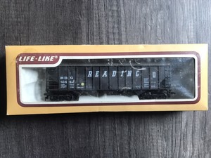New HO Scale Life Like 3472 Reading 41442 3 Bay hopper in box.