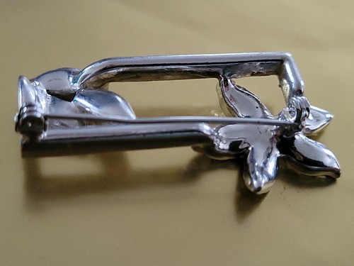 VTG Rhinestone Clear Crystal Flower Brooch Pin Silver Tone - Picture 8 of 8