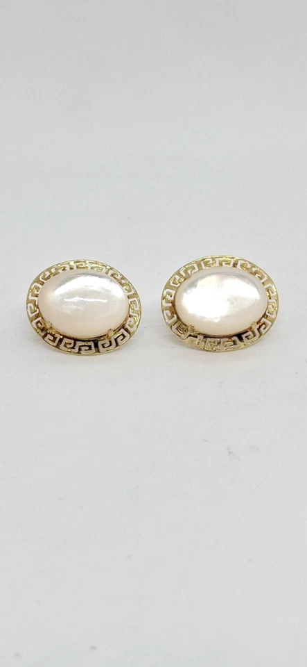 WHITE Mother of Pearl 14K Yellow Gold Clip on Earring - Image 3 of 4