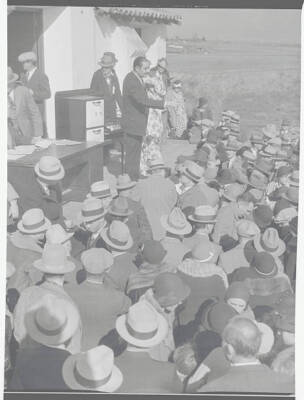 People Attending Olympic Village Auction - Last ''Event'' 1932 Olymp - Old Photo