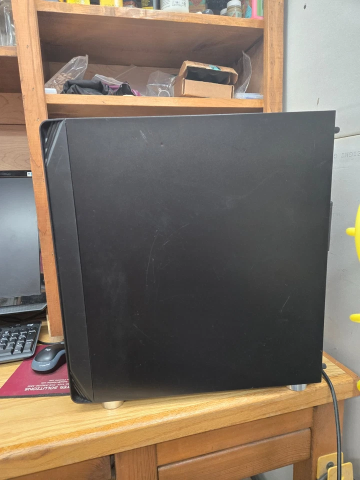 Computadora para juegos MSI reacondicionada Foto 2 de 4