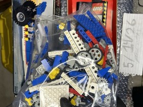 LEGO TECHNIC: Dragster (8847) Used For Display