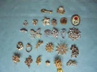 VINTAGE LOT COSTUME JEWELRY-26 pin brooch unmarked