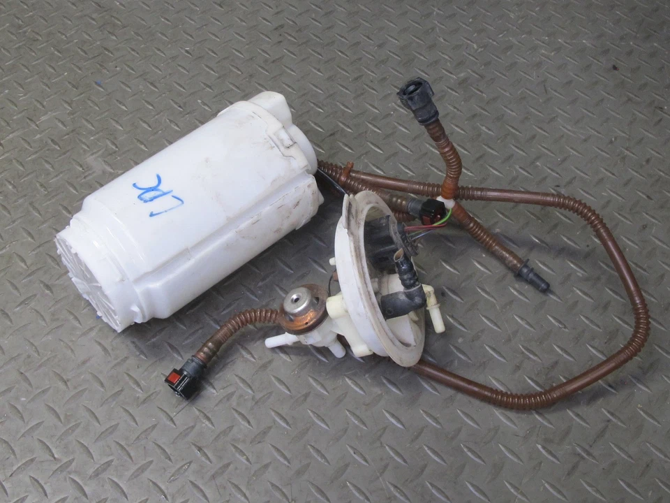 2008-2010 PORSCHE CAYENNE 957 RIGHT & LEFT SIDE FUEL GAS PRESSURE PUMP ASSEMBLY - Image 4 of 4