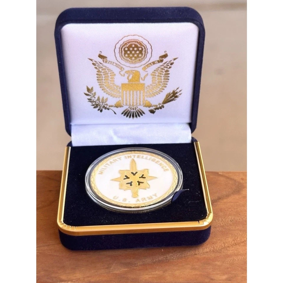 US Army MILITARY INTELLIGENCE MI Special Agent Challenge Coin W Presentation Box - Image 2 of 4