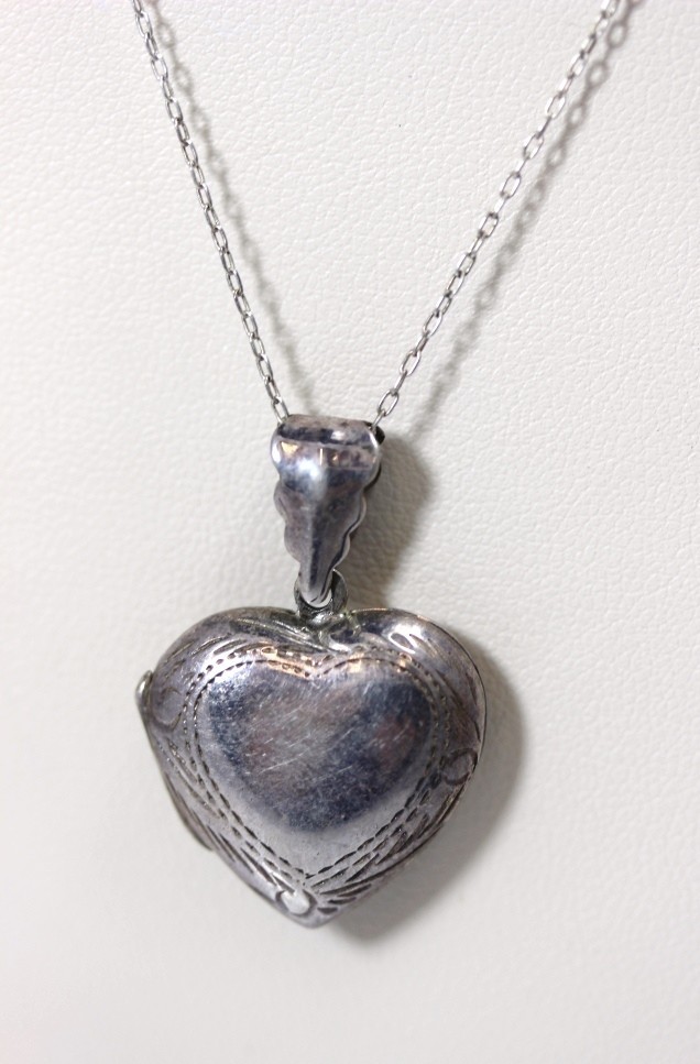 Vintage Sterling Silver Hand Chased Heart locket Necklace 18