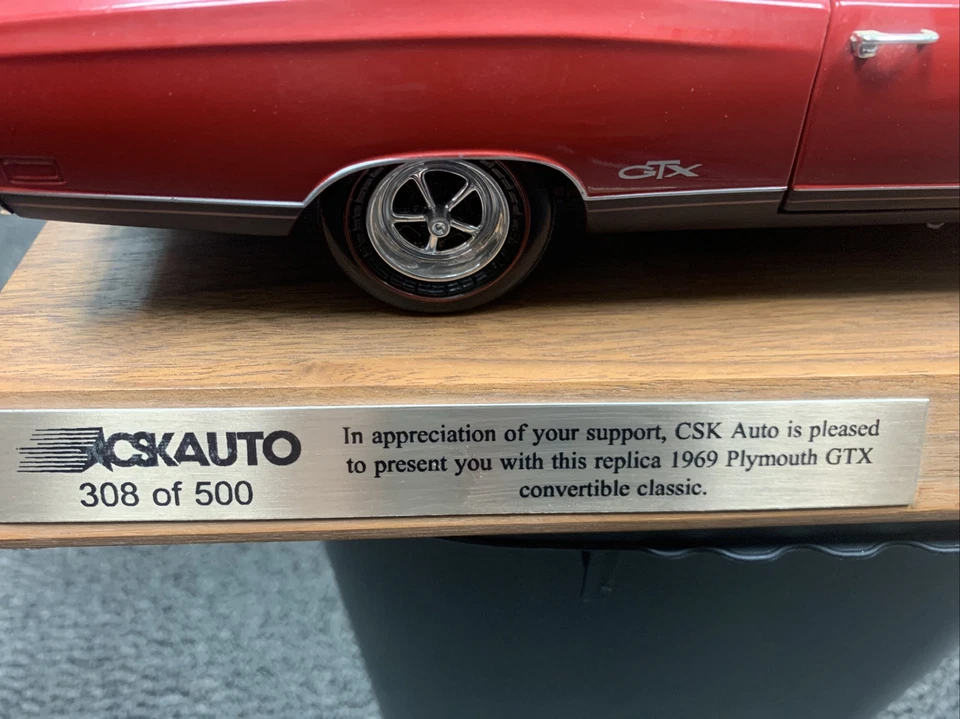 CSK Auto Checker Schuck Kragen 1969 Plymouth GTX Diecast firmado por Richard Petty Foto 3 de 4