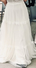 Ivory Lace Tulle Tiered A-Line Wedding Dress V Neck Spaghetti Straps Full-Length