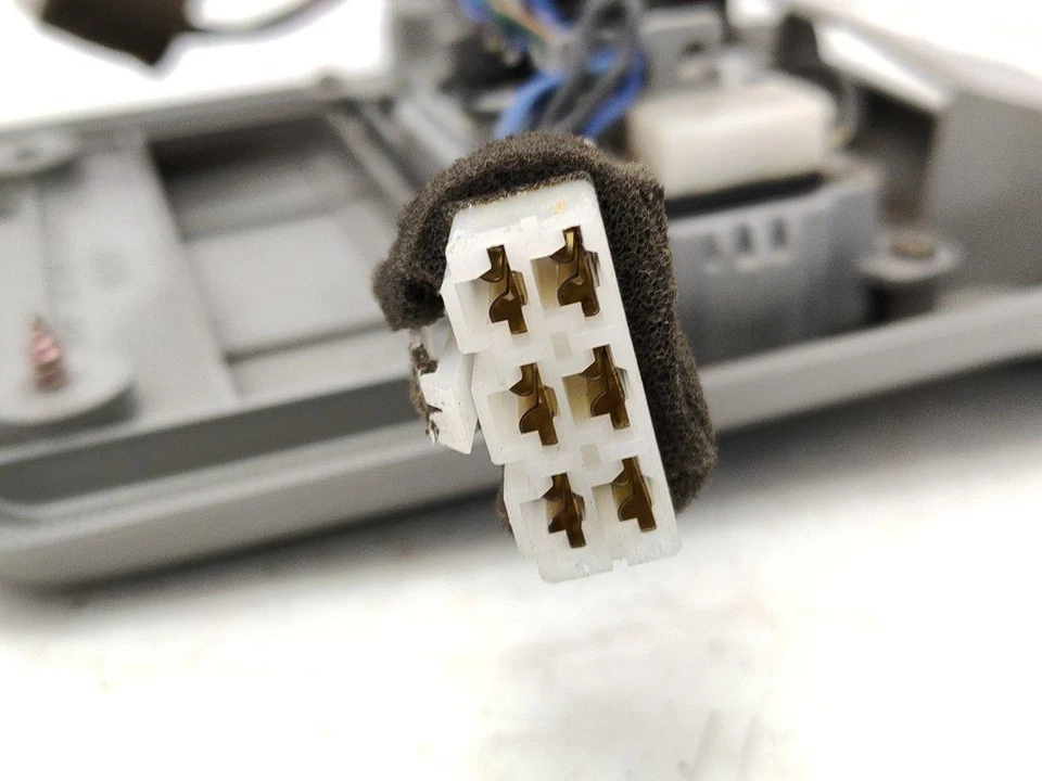 Mazda 929 HC 3.0 V6 118kW 1989 Front Rear Reading seat light set 1158212 - image 3 of 4