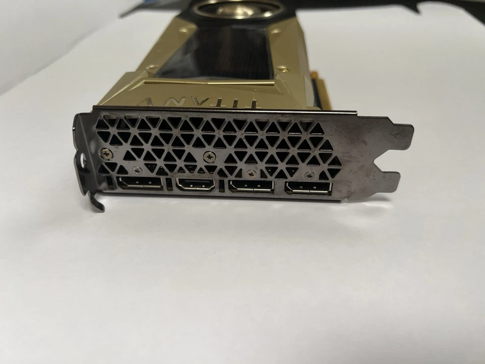 NVIDIA Titan V Volta 12GB HBM2 Video Graphics Card 900-1G500-2500-000 - Image 2 of 4