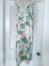 Natori Nightgown white Floral Size Small/medium night gown size 8/ small 10