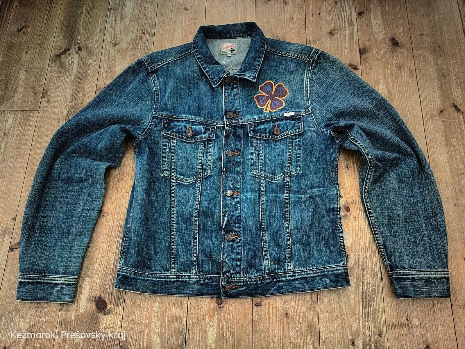 Vintage denim jacket for women, size XL, with blue flag print on the back Ci1-image