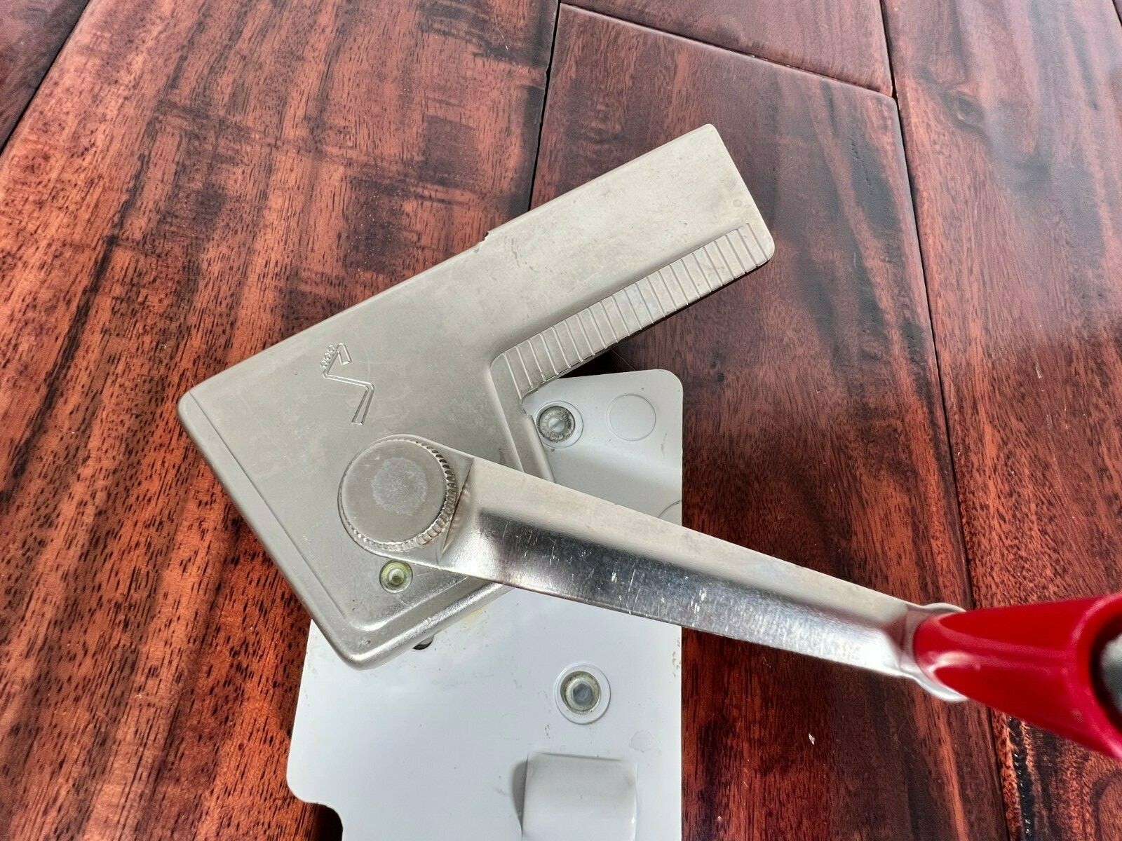 Swing Away Handle Wall Mount Manual Can Opener Vintage White & Silver