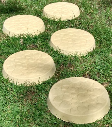 6 x Buff Round Concrete Garden Stepping Stones 23cm / 9Inch | Hearts - 第 1/5 張圖片