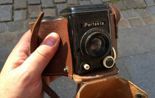 VEB Rheinmetall Perfekta 6x6 Bakelit Rollfilmkamera 7,7/80mm mit Tasche - CC - Afbeelding 1 van 4