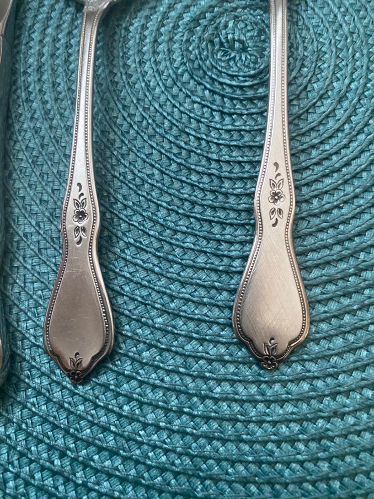 MEADOWBROOK/ MORNING BLOSSOM ONEIDA Stainless 2 DINNER KNIVES, 3 SPOONS