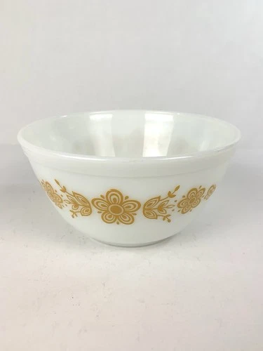 Vintage Pyrex 1.5 Qt Butterfly Gold Mixing Bowl #402 EUC