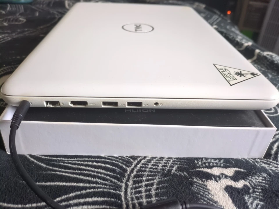 Dell Inspiron 15 5000 Series AMD A6-9200 Radeon 8gb Windows 10 mit Ladegerät - Bild 2 von 4